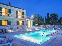 Child-friendly Villa With Private Swimming Pool and sea View in Sumart