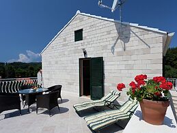 Child-friendly Villa With Private Swimming Pool and sea View in Sumart