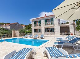 Child-friendly Villa With Private Swimming Pool and sea View in Sumart