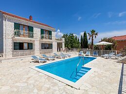Child-friendly Villa With Private Swimming Pool and sea View in Sumart