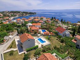 Child-friendly Villa With Private Swimming Pool and sea View in Sumart
