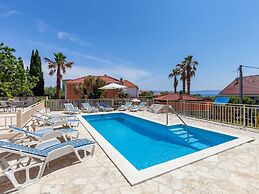 Child-friendly Villa With Private Swimming Pool and sea View in Sumart