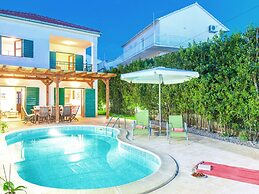 Charming Villa With Spacious Rooms and Private Swimming Pool in the La