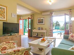 Charming Villa With Spacious Rooms and Private Swimming Pool in the La