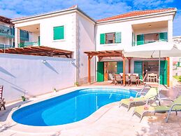 Charming Villa With Spacious Rooms and Private Swimming Pool in the La