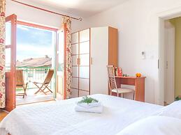 Charming Villa With Spacious Rooms and Private Swimming Pool in the La