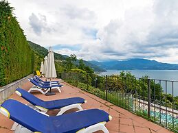 Spacious Apartment in Rancone With Lake View