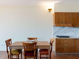Spacious Apartment in Rancone With Lake View
