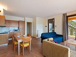 Spacious Apartment in Rancone With Lake View