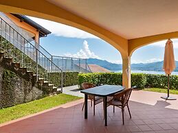 Spacious Apartment in Rancone With Lake View