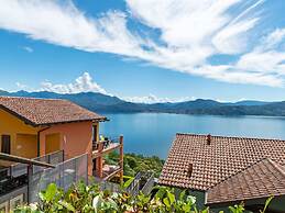 Spacious Apartment in Rancone With Lake View