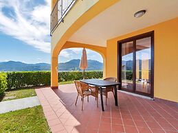 Spacious Apartment in Rancone With Lake View