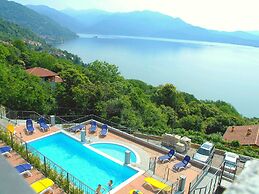 Spacious Apartment in Rancone With Lake View