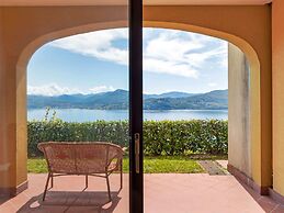 Spacious Apartment in Rancone With Lake View
