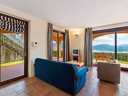 Spacious Apartment in Rancone With Lake View