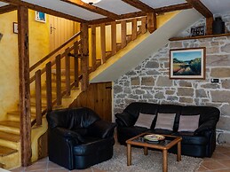 Comfortable Holiday Home With Pool