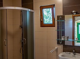 Comfortable Holiday Home With Pool