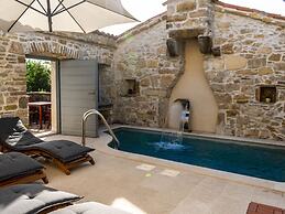 Comfortable Holiday Home With Pool