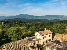 Comfortable Holiday Home With Pool