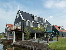 Holiday Home Built in Zaanse Style, Near Alkmaar