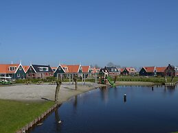 Holiday Home Built in Zaanse Style, Near Alkmaar