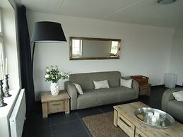Holiday Home Built in Zaanse Style, Near Alkmaar