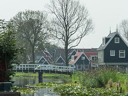 Holiday Home Built in Zaanse Style, Near Alkmaar