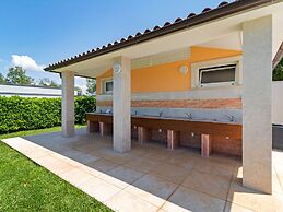 Exquisite Mobile Home in Banjole With Garden