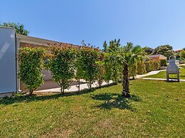 Exquisite Mobile Home in Banjole With Garden