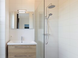 Modern Apartment 2 Bath Rooms, Close to Lake Veere