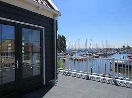 Spacious Holiday Home on Markermeer near Amsterdam
