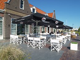Spacious Holiday Home on Markermeer near Amsterdam