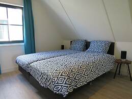 Spacious Holiday Home on Markermeer near Amsterdam