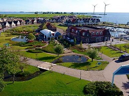 Spacious Holiday Home on Markermeer near Amsterdam