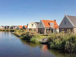 Spacious Holiday Home on Markermeer near Amsterdam