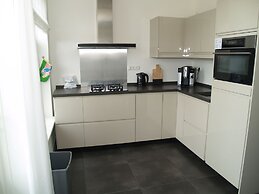 Spacious Holiday Home on Markermeer near Amsterdam