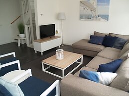 Spacious Holiday Home on Markermeer near Amsterdam