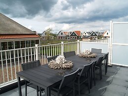 Spacious Holiday Home on Markermeer near Amsterdam