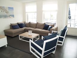 Spacious Holiday Home on Markermeer near Amsterdam