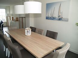 Spacious Holiday Home on Markermeer near Amsterdam