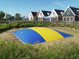 Spacious Holiday Home on Markermeer near Amsterdam