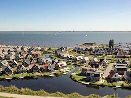 Spacious Holiday Home on Markermeer near Amsterdam