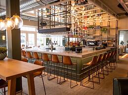 Spacious Holiday Home on Markermeer near Amsterdam