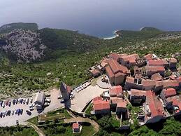 Modern Villa in Cres With Pool