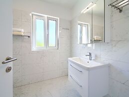 Modern Villa in Cres With Pool