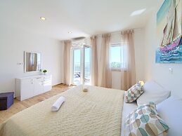 Modern Villa in Cres With Pool