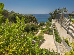 Modern Villa in Cres With Pool