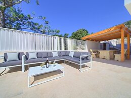 Modern Villa in Cres With Pool