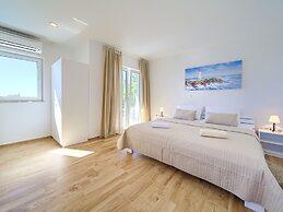 Modern Villa in Cres With Pool