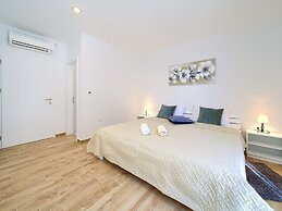 Modern Villa in Cres With Pool